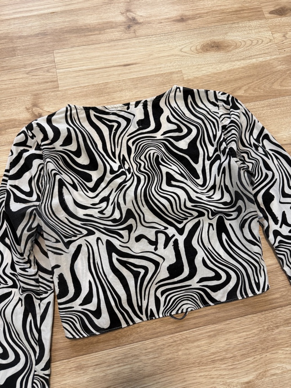 *READ-FLAWS* Paloma Wool Lera Psychedelic Zebra Black & White Swirl Crop Top - Picture 14 of 15